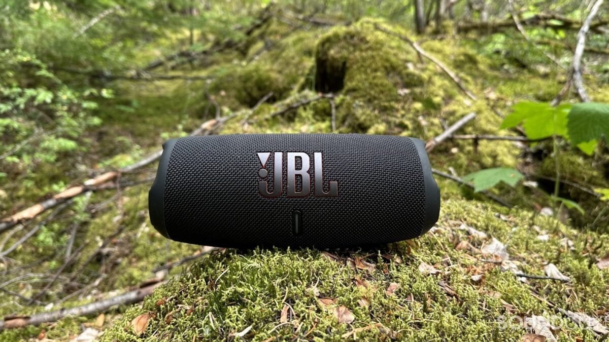 JBL Charge 5 speaker